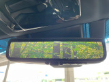 【デジタルインナーミラー】後席の大きな荷物や同乗者で後方が確認しづらい時でも安心!カメラが撮影した車両後方の映像をルームミラー内に表示。クリアな視界で状況の確認が可能です!