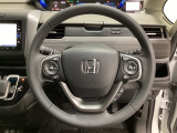 ハンドルにHondaセンシング系のクルーズコントロールやレーンキープアシストなどのスイッチと、オーディオの操作スイッチが装備されています。ハンドルから手を離さず安全に操作できます。