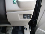 各種機能のボタンがあります。もちろん運転席からの操作も可能。スマートに使いこなしてください。
