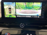 【アラウンドビューモニター】専用のカメラにより、上から見下ろしたような視点で360度クルマの周囲を確認することができます☆死角部分も確認しやすく、狭い場所での切り返しや駐車もスムーズに行えます。