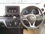 スッキリとした運転席回りになっています。