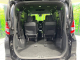 普段のお買い物や通勤、送迎等に十分な荷室スペースを確保しております。セカンドシートを跳ね上げる、大きな荷物の積載も可能です♪