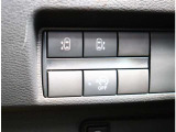 『1台』のお車に対して、3名体制で日々議論を重ね仕入れを行っております。
