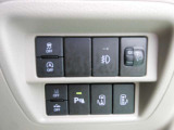 左側オートスライドドアで運転席で開閉の操作ができます。