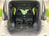 普段のお買い物や通勤、送迎等に十分な荷室スペースを確保しております。セカンドシートを倒すと、大きな荷物の積載も可能です♪