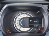 【明るく見やすいメーター】視認性が良く明るく見やすいメーター。運転者にとって見やすいメーターは運転していても疲れないですよね。