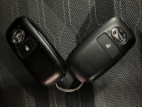 スマートキーを装備しています☆カギをカバンやポケットに入れて頂いた状態でドアロックの開閉やエンジンスタートをして頂けますよ!とても便利な装備です!