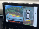 【パノラミックビューモニター】専用のカメラにより、上から見下ろしたような視点で360度クルマの周囲を確認することができます☆死角部分も確認しやすく、狭い場所での切り返しや駐車もスムーズに行えます。