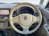 インテリアに合わせたデザインのステアリングは、運転される方のことも考え、運転しやすい形状、大きさです。是非一度、実際に触ってお確かめください。