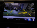 バックカメラの画像です。ガイドラインがスムースな車庫入れをサポートいたします。車庫入れの安心感がアップしますね。