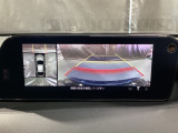 狭い場所での駐車やすれ違いなどでより的確な運転操作に役立つ360&deg;ビューモニターが装備されています。