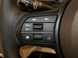 【ステアリングリモコン】ステアリングにオーディオ調節可能なスイッチが装備されていますので運転中でも視線をそらさずにオーディオの調節が可能です!