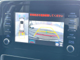 【パノラミックビューモニター】専用のカメラにより、上から見下ろしたような視点で360度クルマの周囲を確認することができます☆死角部分も確認しやすく、狭い場所での切り返しや駐車もスムーズに行えます。