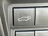 【パワーバックドア】スマートキーや運転席のボタンを押すだけでリアゲートが自動で開閉します!荷物を持っている時や、高い位置にあるバックドアを閉める際に便利な機能です♪
