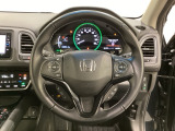 ハンドルにHondaセンシング系のクルーズコントロールやレーンキープアシストなどのスイッチと、オーディオの操作スイッチが装備されています。ハンドルから手を離さず安全に操作できます。