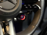 メルセデス・ベンツのステアリングコラム(ステアリングホイールの軸部分)にある、ドライブモードを切り替えるためのダイヤルスイッチです。