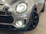 ●LEDヘッドライト:夜間走行時も良好な視界を確保し安心して運転できる高輝度LEDヘッドライトを装備!点灯速度が早く、消費電力も抑えられています。