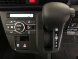 左右独立温度コントロールフルオートエアコンです。運転席、助手席それぞれで独立して温度設定ができます。冷え性の方が乗っても安心ですね♪
