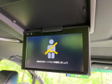 【フリップダウンモニター】大画面モニターで後席でもエンタメをお楽しみいただけます。小さなお子様にも大人気の装備です♪