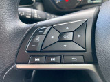 手元でナビの音量調整等が出来るのでナビの操作によるわき見運転を防止することが出来ます。