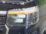 【LEDヘッドライト】悪天候や夜間走行時も良好な視界を確保し安心して運転できる高輝度LEDヘッドライトを装備!点灯速度が早く、消費電力も抑えられています。