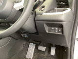 左側に高速で便利なETCがあり、横滑りを防ぐVSAなどのスイッチは、運転席の右側、手の届きやすい位置にあります。