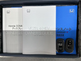 スマートキーは鍵をバッグに入れたままでもドアロックの開閉やエンジンのON・OFFができます。夜間や雨の日も鍵を探さなくて良いので便利です。
