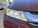 LEDヘッドライトは、点灯の瞬間から最大光量を発揮し、突然暗くなるトンネルなどでの安定感を高めます。