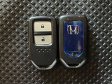 【スマートキー】持っているだけでエンジン始動や、ドアロックの開閉まで出来ちゃう賢く便利なスマートキーを装備!イモビライザーでセキュリティー対策もOK!
