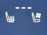 【シートベンチレーション】夏場は涼しい風でお尻や背中の熱やムレを防ぎ、冬はエアコンよりも早く温まってポカポカに!季節を問わず快適に過ごせます。
