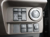 お子様を抱っこしながら、だったりたくさんの荷物を抱えたりしているときでも、ワンタッチで操作できる両側電動スライドドアであればらくらくと開閉することができます。