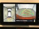パノラミックビューモニター付きです。車両を上から見たような映像をディスプレイオーディオ画面に表示。運転席からの目視だけでは見にくい、車両周辺の状況をリアルタイムでしっかり確認できます。