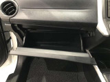 グローブボックス。