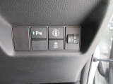 パーキングセンサーや横滑りを防ぐVSA等のスイッチ類は運転席の右側、手の届きやすい位置にあります。