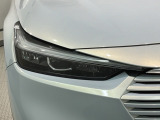 LEDヘッドライトは、点灯の瞬間から最大光量を発揮し、突然暗くなるトンネルなどでの安定感を高めます。