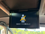 【フリップダウンモニター】大画面モニターで後席でもエンタメをお楽しみいただけます。小さなお子様にも大人気の装備です♪