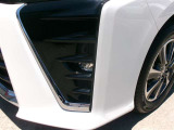 フロントフォグランプは、霧が発生して視界不良の時はもちろん、降雪時や雨天時の視界確保にも役立ちます。真っ暗な夜の山道などでも効果を発揮します。