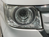 LEDヘッドライトは、点灯の瞬間から最大光量を発揮し、突然暗くなるトンネルなどでの安定感を高めます。