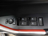 運転席から左右のドアミラーの開閉が可能です♪駐車場でのドアミラーの折り畳みが簡単です♪