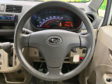インテリアに合わせたデザインのステアリングは、運転される方のことも考え、運転しやすい形状、大きさです。是非一度、実際に触ってお確かめください。