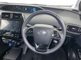 運転席まわりです。 各操作スイッチは使いやすい位置に配置されてます。