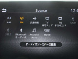 USBタイプA・タイプC・HDMI接続が可能です。Apple CarPlayやAndroid Auto連携機能もあります。携帯電話のワイヤレス充電にも対応。