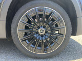 左後タイヤ。タイヤサイズは前後共に235/45R20。