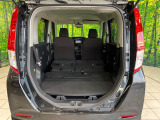 普段のお買い物や通勤、送迎等に十分な荷室スペースを確保しております。セカンドシートを倒すと、大きな荷物の積載も可能です♪