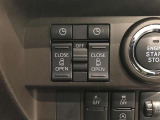 スマートキーや運転席のスイッチで後席両側スライドドアの開閉が可能♪電動だから力を入れてドアを開ける必要が無く、小さなお子様でも簡単に開け閉めでき快適です♪