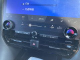 【シートベンチレーション】夏場は涼しい風でお尻や背中の熱やムレを防ぎ、冬はエアコンよりも早く温まってポカポカに!レザーシートにうれしい装備で、季節を問わず快適に過ごせます。