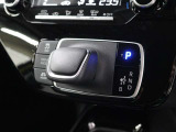 スムーズな操作で快適に運転を楽しめるよう、シフトポジションを電動で制御するエレクトロシフトマチックが採用されています。