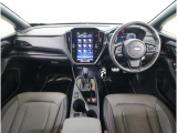 ■視界良好で運転しやすいコックピットです。シンプルで操作性の良いインパネ回りにデザインされ、SUBARUは安全性能に徹底的にまでこだわった視界設計を行っています。