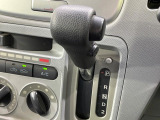 インパネシフトならハンドルからの移動距離が短く操作もスムーズ!また、足元が広くなりすっきりしますので、大柄な方でも快適にお過ごしいただけます。