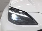 LEDヘッドライトには「オートマチックハイビームシステム」を搭載。夜間走行時にハイビームで走行可能と判断した場合、ロービームとハイビームを自動的に切り替え、前方視界確保をアシストします。